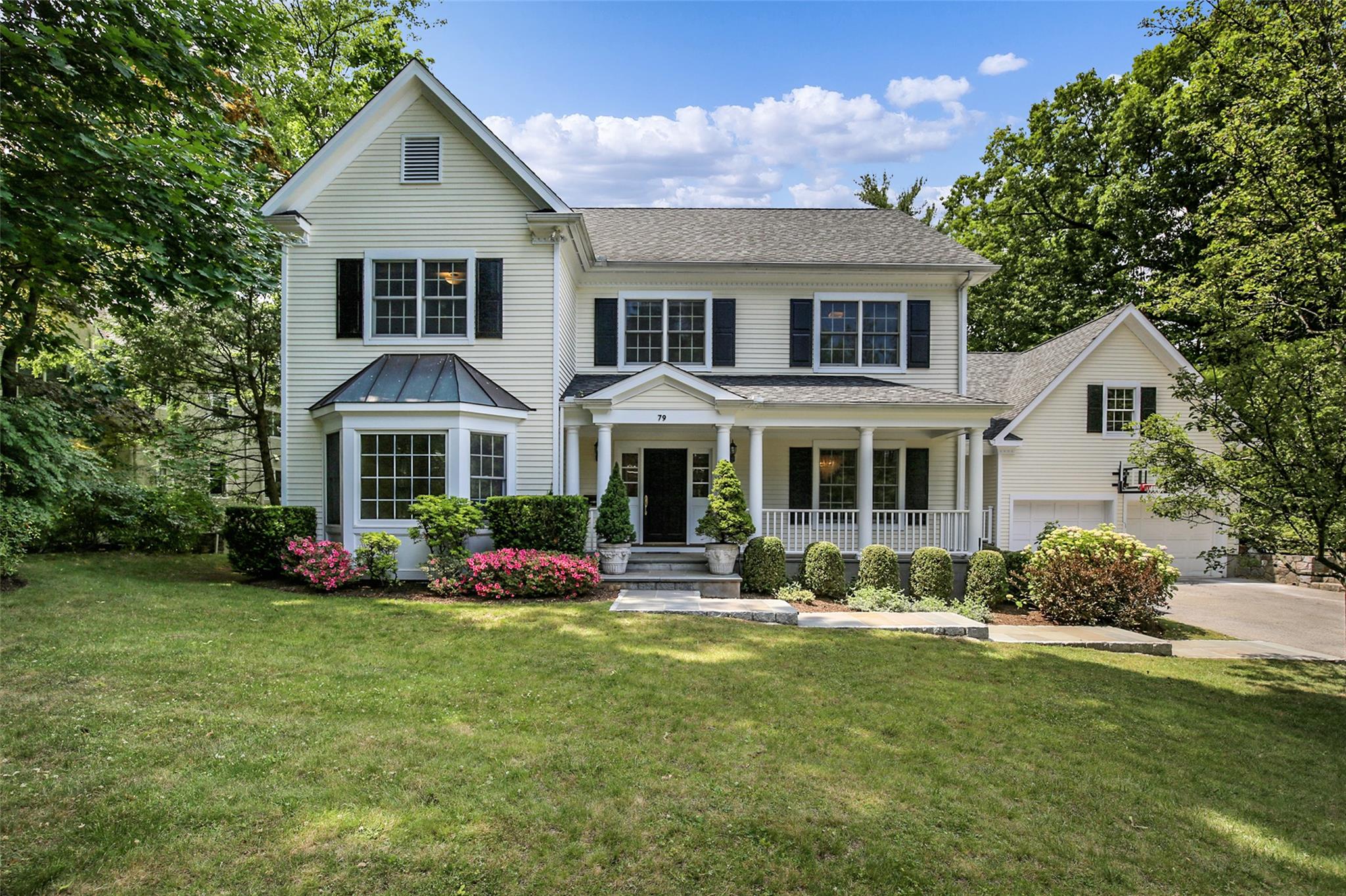 Walworth Avenue, Scarsdale, New York - 6 Bedrooms  
6 Bathrooms  
12 Rooms - 