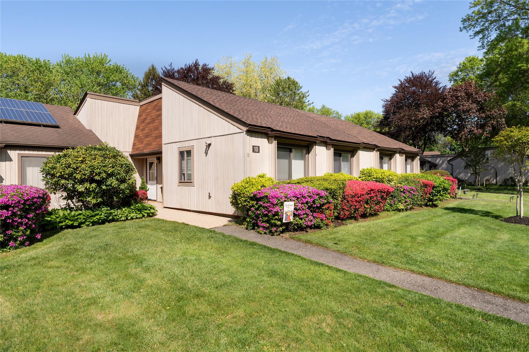 10 Strathmore Gate Drive