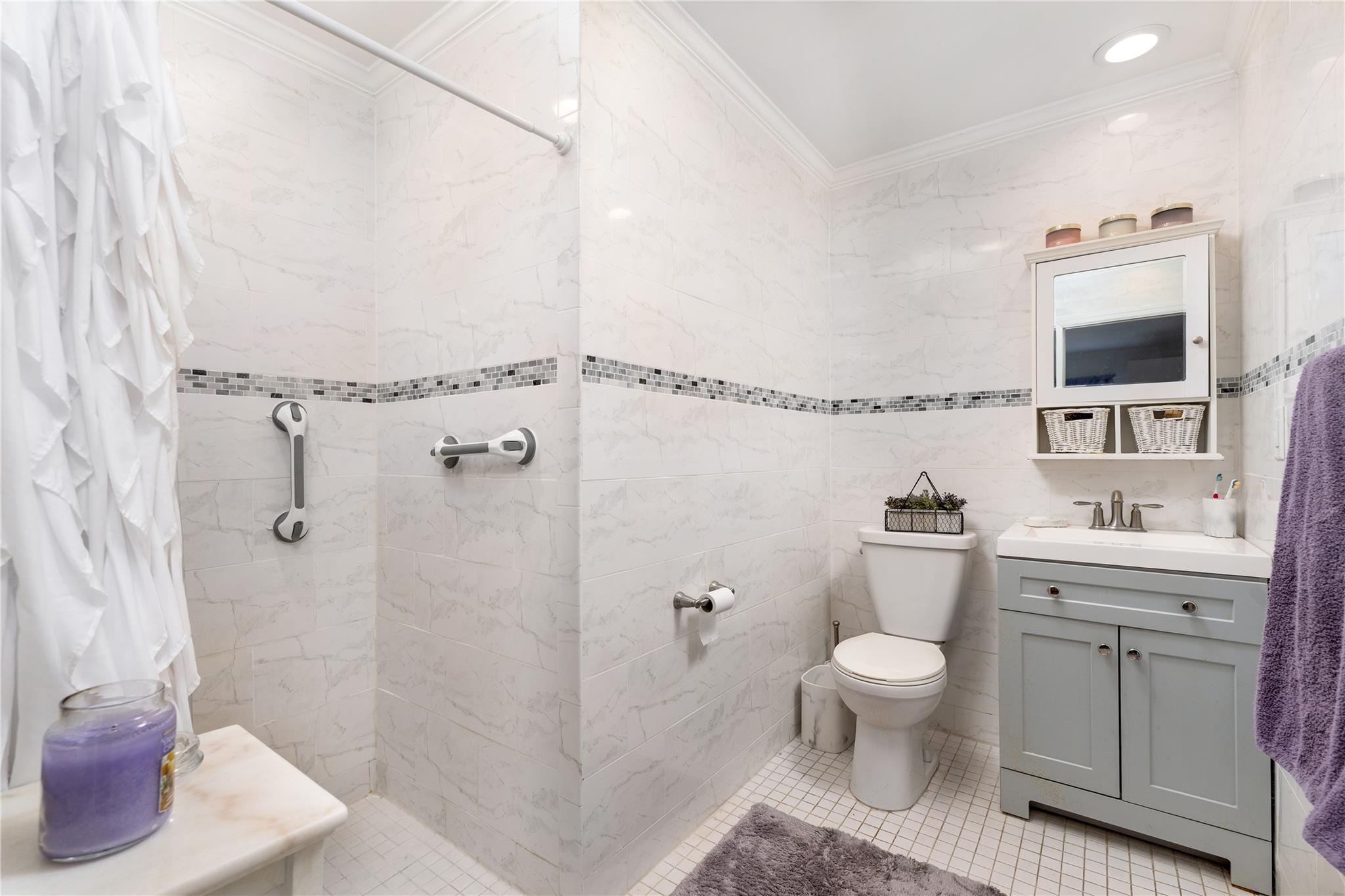 10 Strathmore Gate Drive, Stony Brook, New York image 13