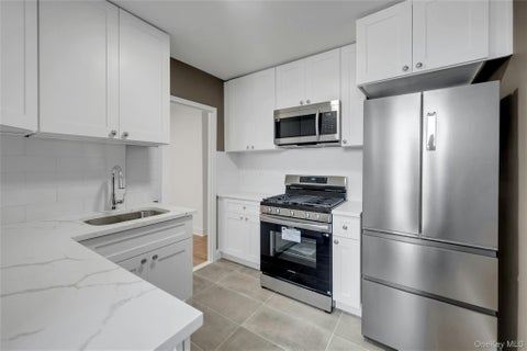 Homes For Sale - 5650 Netherland Avenue #3C<br/> Bronx, NY 10471
