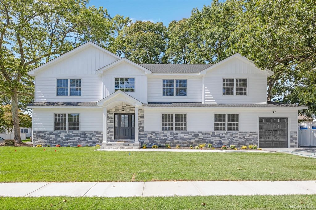 Photo of 104 Grand Boulevard, Massapequa Park, NY 11762 (MLS # 947748)