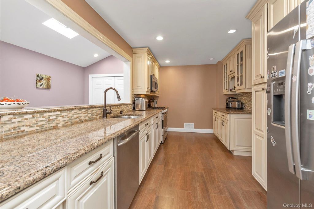 Photo of 528 Carpenter Avenue, Oceanside, NY 11572 (MLS # 964726)