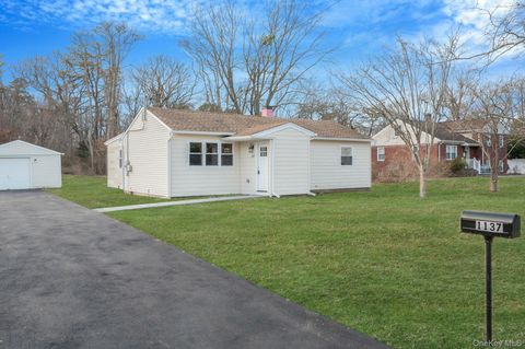 Photo of 1137 Nugent Avenue, Bay Shore, NY 11706 (MLS # 952059)