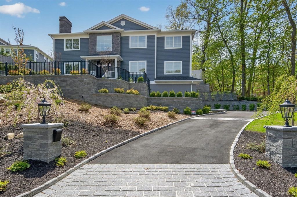 Photo of 208 Cow Neck Road, Port Washington, NY 11050 (MLS # 976425)