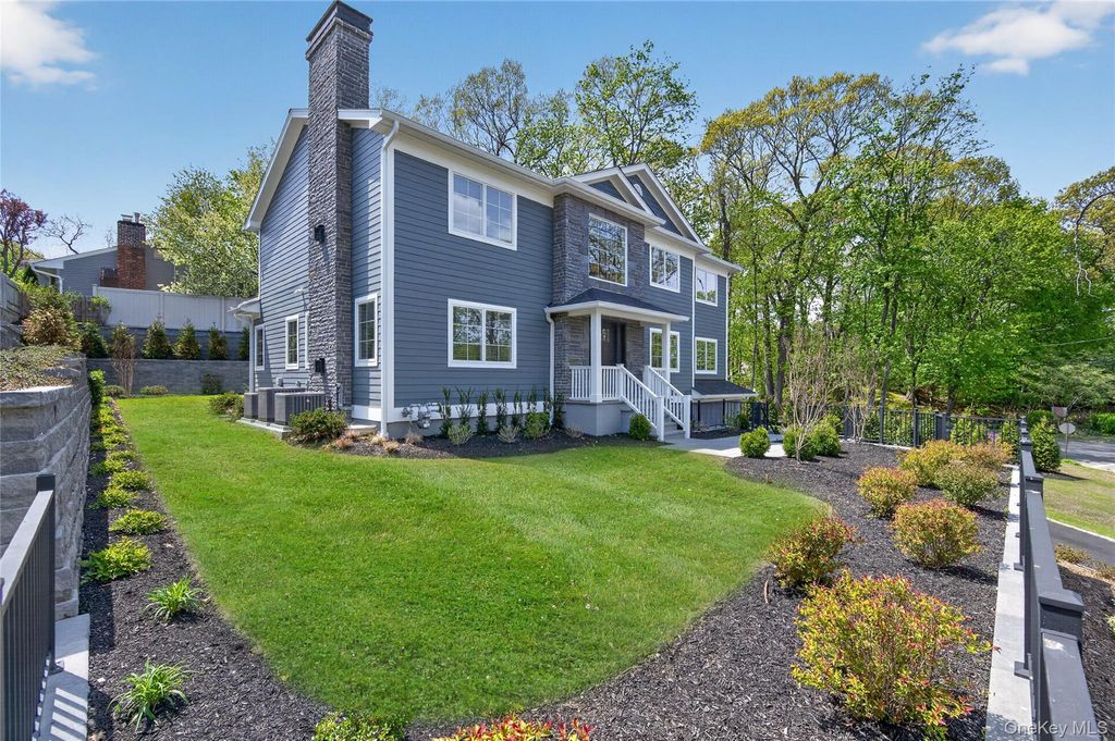 Photo of 208 Cow Neck Road, Port Washington, NY 11050 (MLS # 976425)