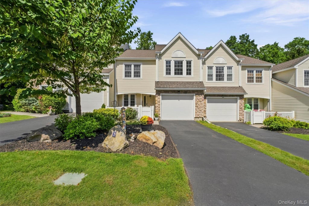Photo of 6 N Cambridge Court, Fishkill, NY 12524 (MLS # 1047529)