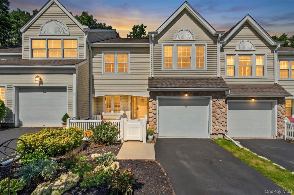 Photo of 6 N Cambridge Court, Fishkill, NY 12524 (MLS # 1047529)