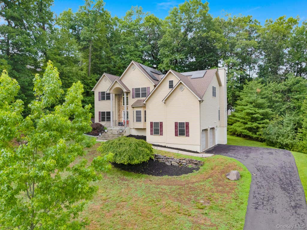 Photo of 5 Sherwood Court, Highland Mills, NY 10930 (MLS # 1023481)