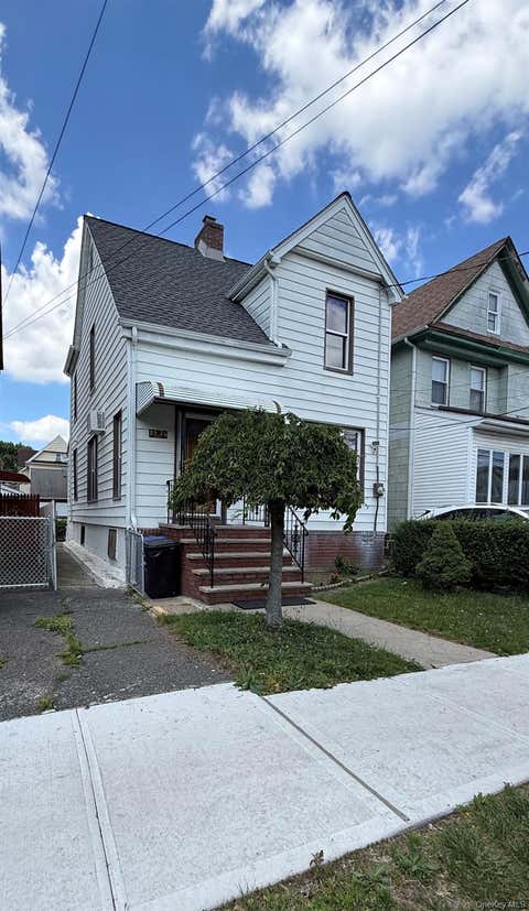 Photo of 9526 108th Street, Richmond Hill S., NY 11419 (MLS # 1027946)