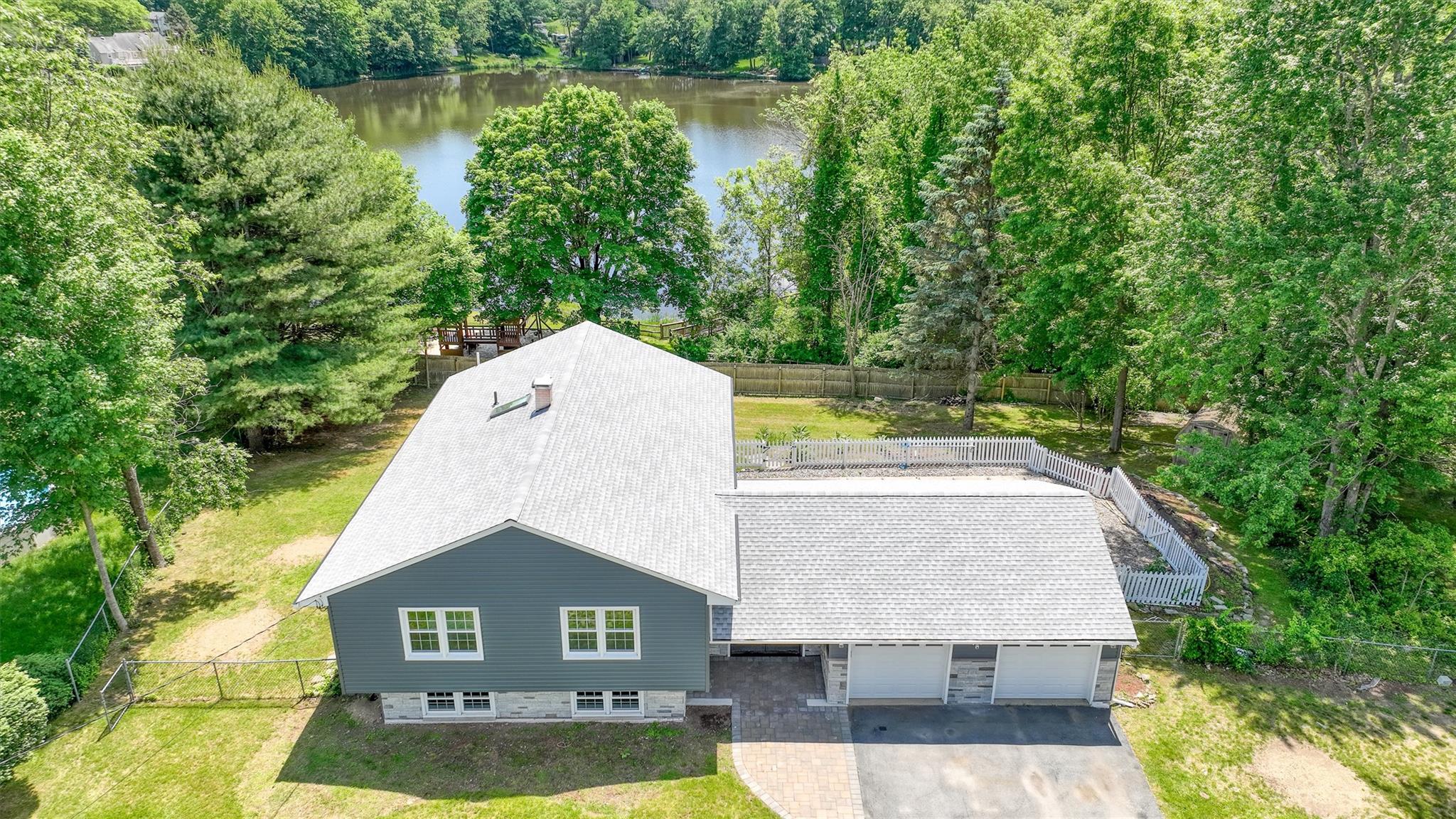 8 Clinton Court, Monroe, New York image 1