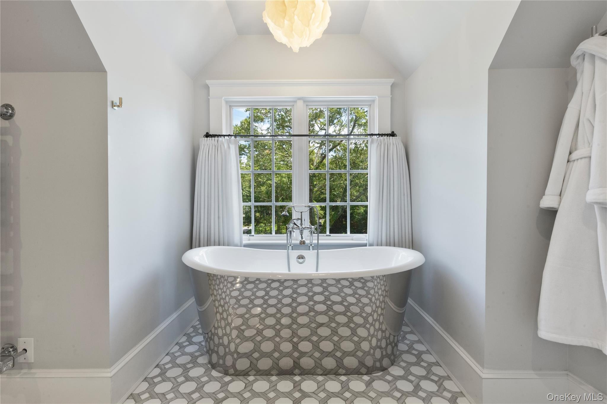 Rye, New York 10580, United States, 7 Bedrooms Bedrooms, ,9 BathroomsBathrooms,Residential,Active,159545