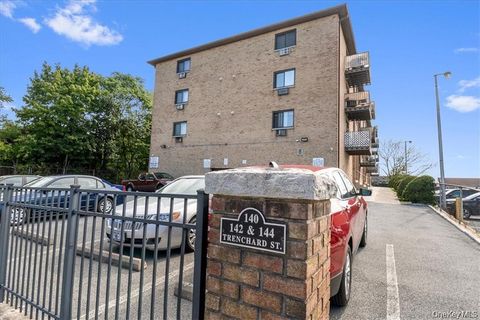 Apartment For Rent - 142 Trenchard Street #2E<br/> Yonkers, NY 10704