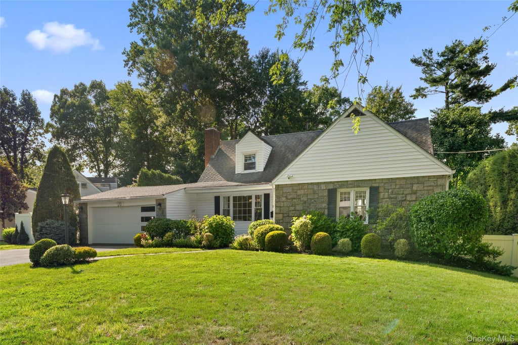 Photo of 11 Winchcombe Way, Scarsdale, NY 10583 (MLS # 1048444)