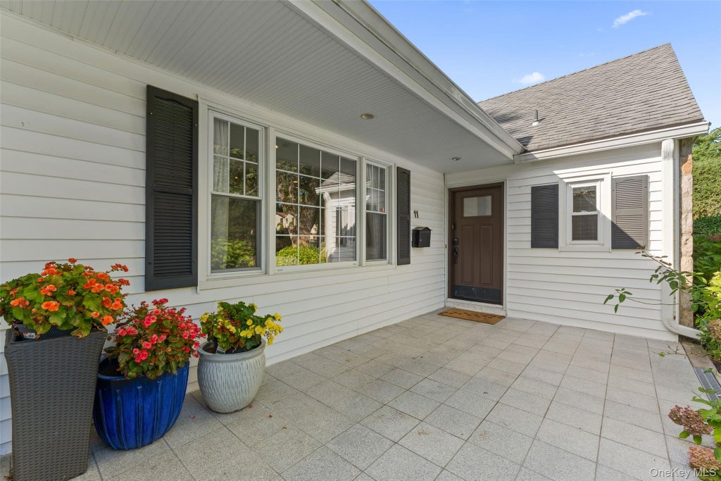 Photo of 11 Winchcombe Way, Scarsdale, NY 10583 (MLS # 1048444)