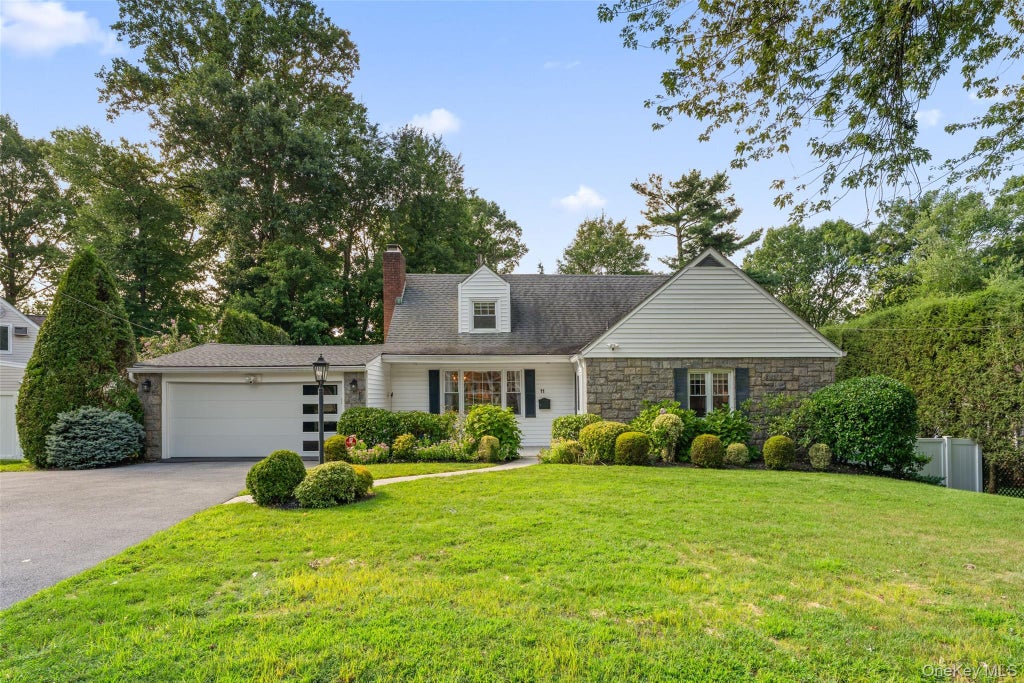 Photo of 11 Winchcombe Way, Scarsdale, NY 10583 (MLS # 1048444)
