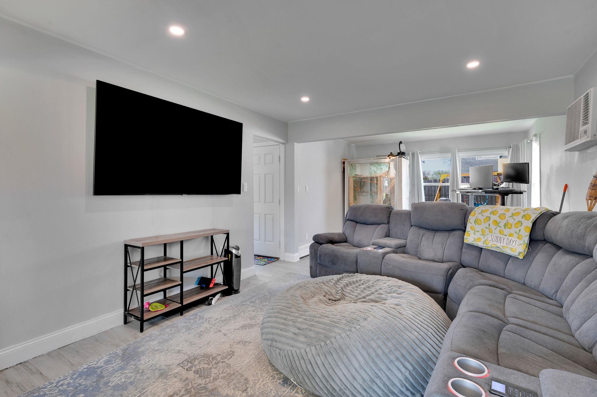 418 Twin Lane, Wantagh, New York image 5