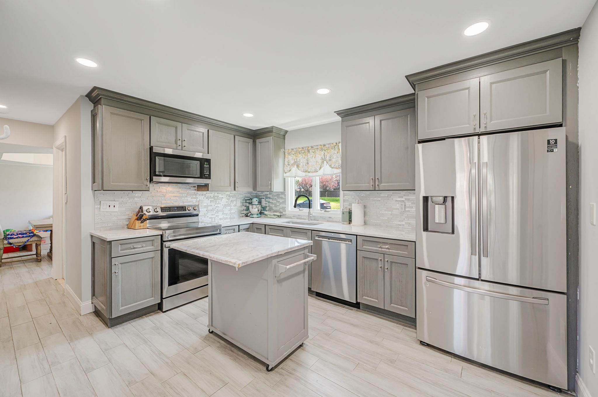 418 Twin Lane, Wantagh, New York image 3