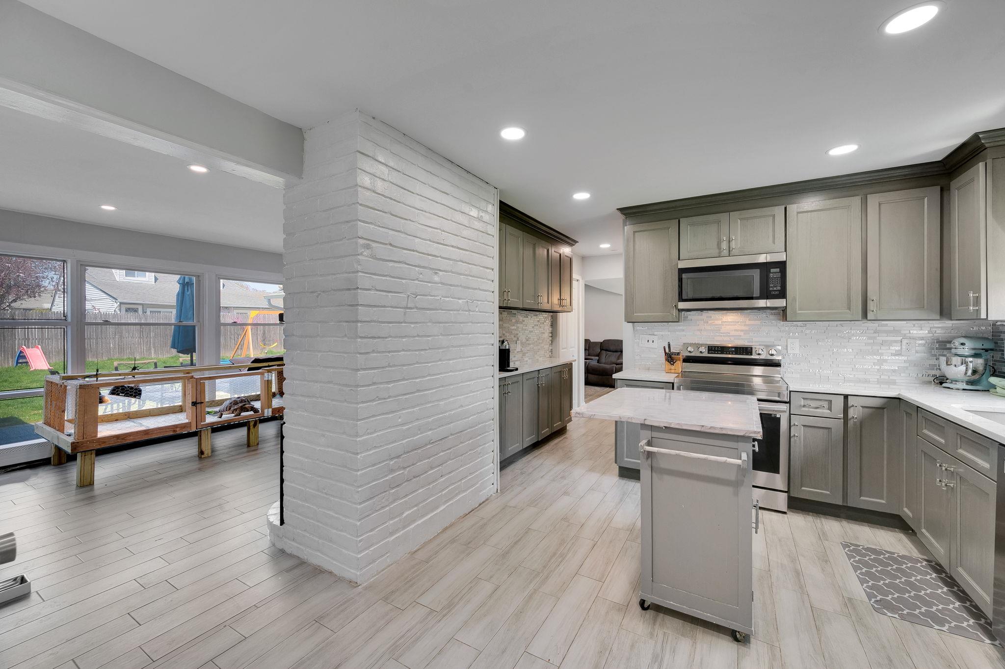 418 Twin Lane, Wantagh, New York image 2
