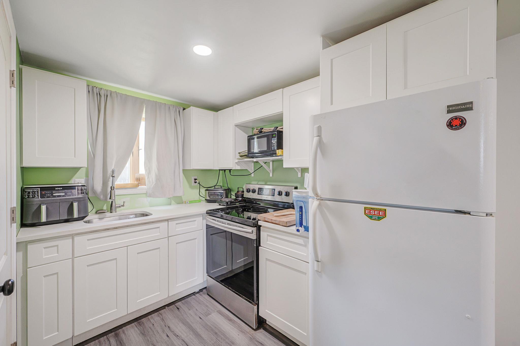 418 Twin Lane, Wantagh, New York image 17