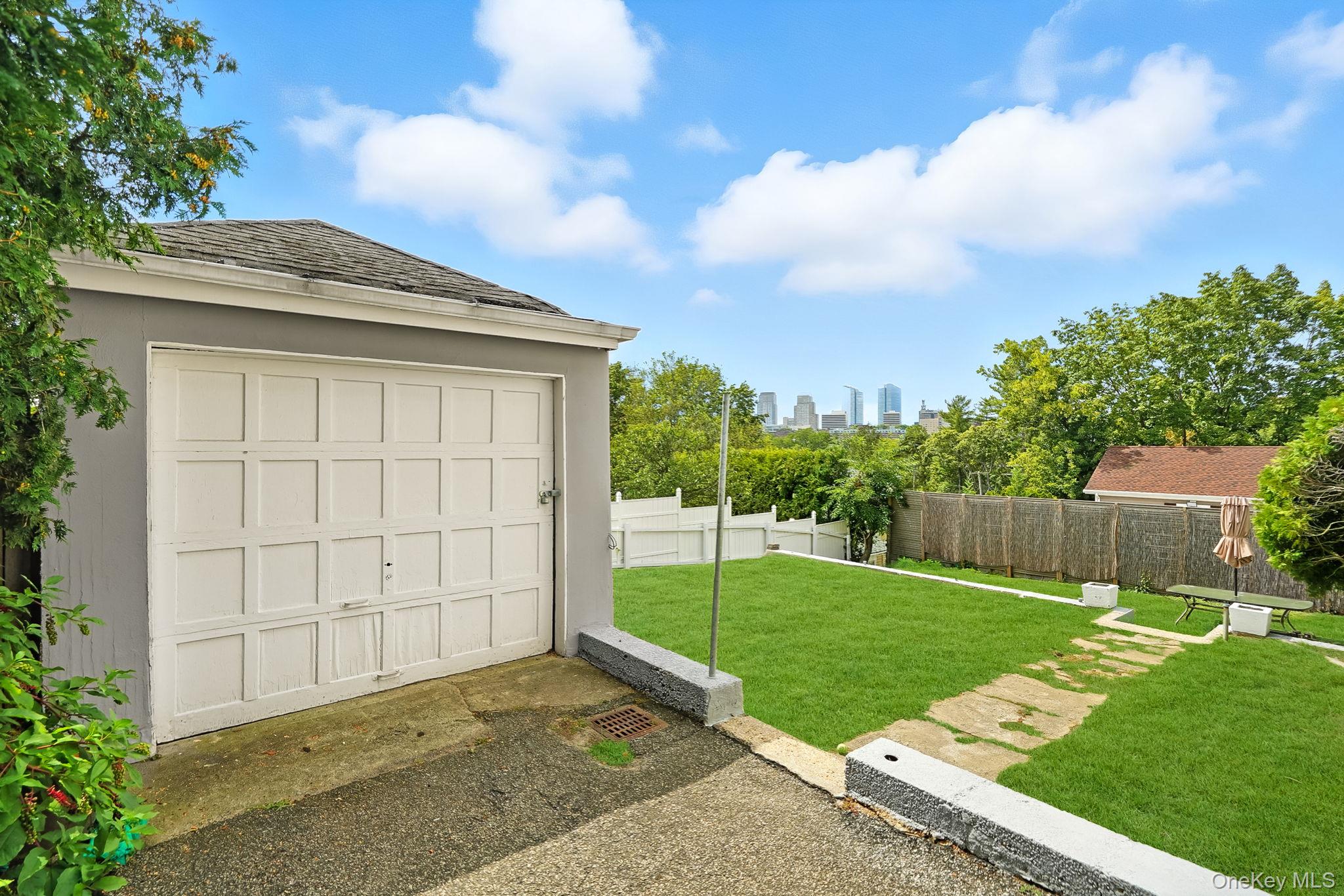 West Harrison, New York 10604, United States, 4 Bedrooms Bedrooms, ,2 BathroomsBathrooms,Residential,Active,202551