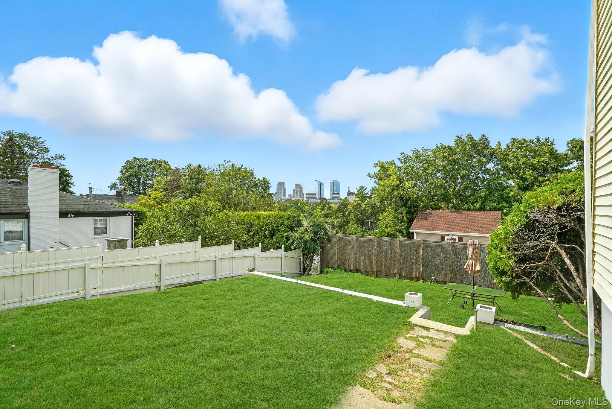 West Harrison, New York 10604, United States, 4 Bedrooms Bedrooms, ,2 BathroomsBathrooms,Residential,Active,202551