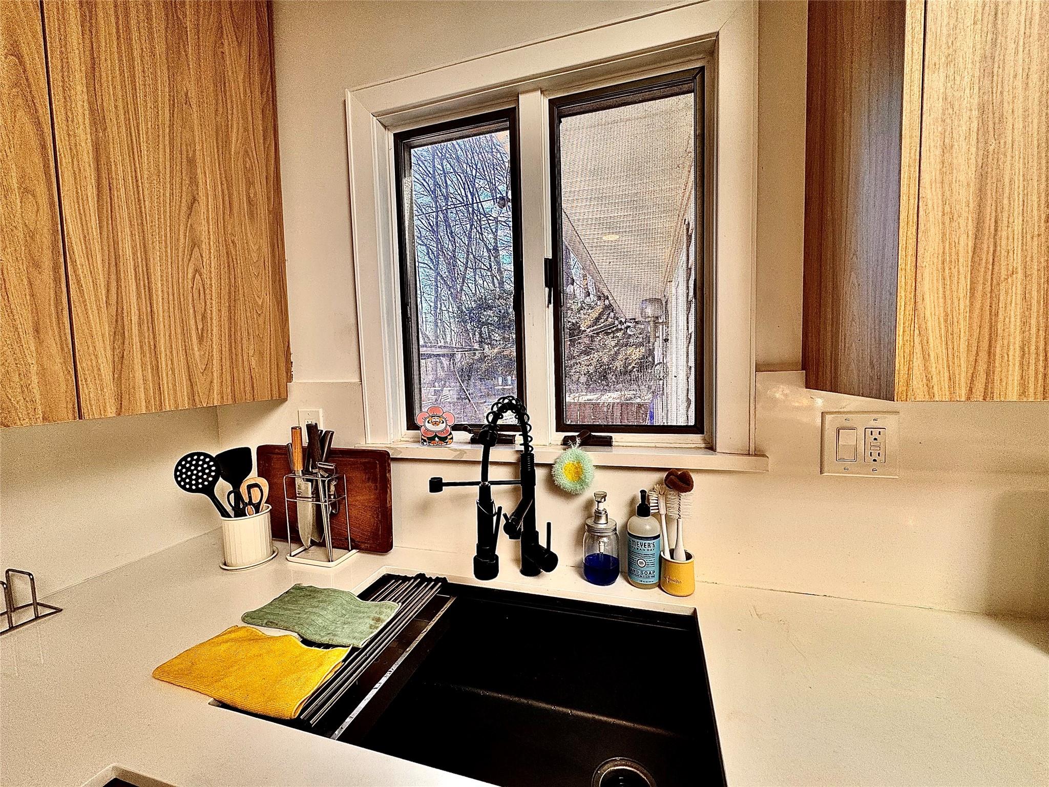 100 Hendrick Avenue, Glen Cove, New York image 17