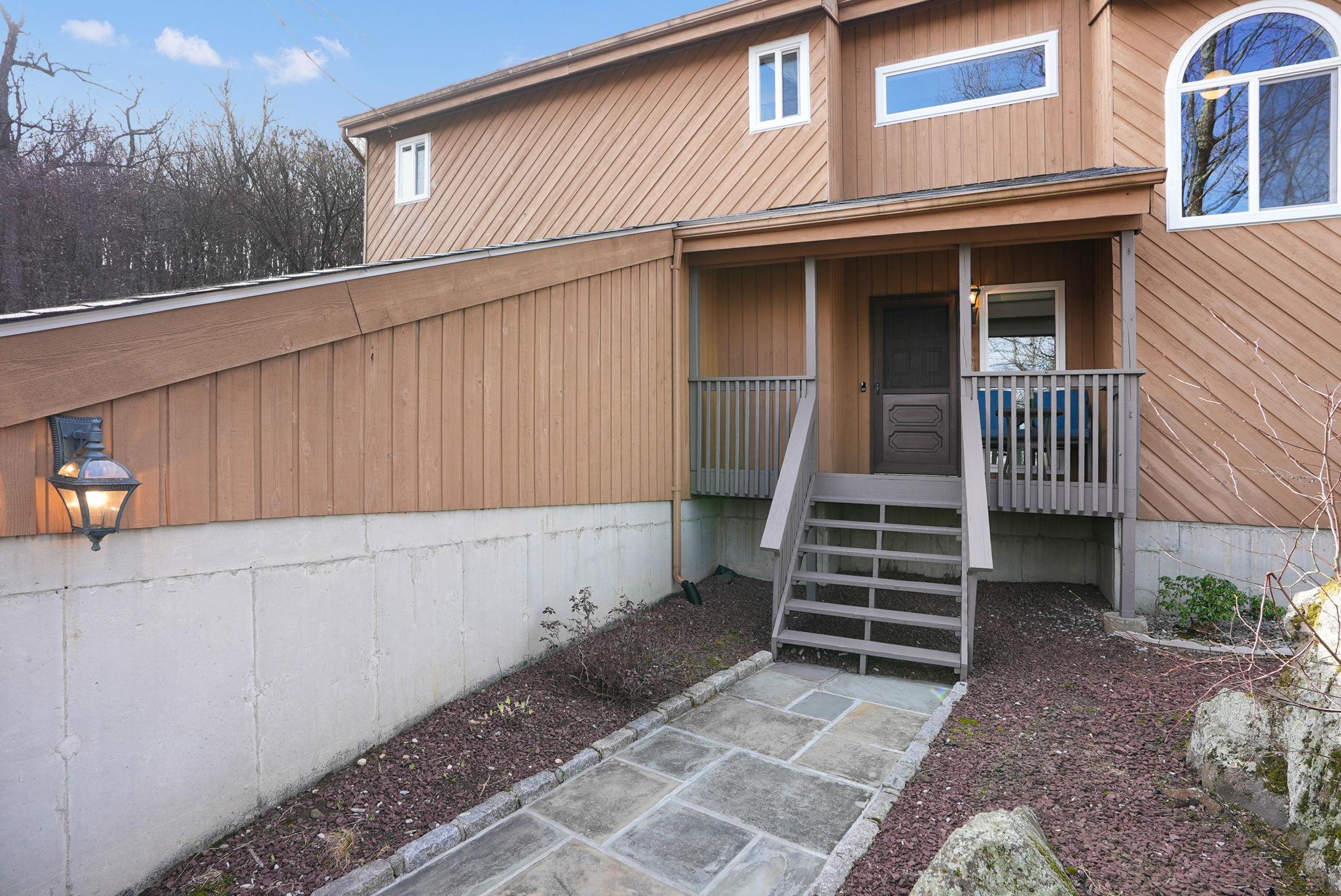 12 Hilltop Drive, Cortlandt Manor, New York image 2
