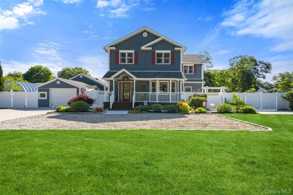 Photo of 2185 Sycamore Avenue, Ronkonkoma, NY 11779 (MLS # 1013023)