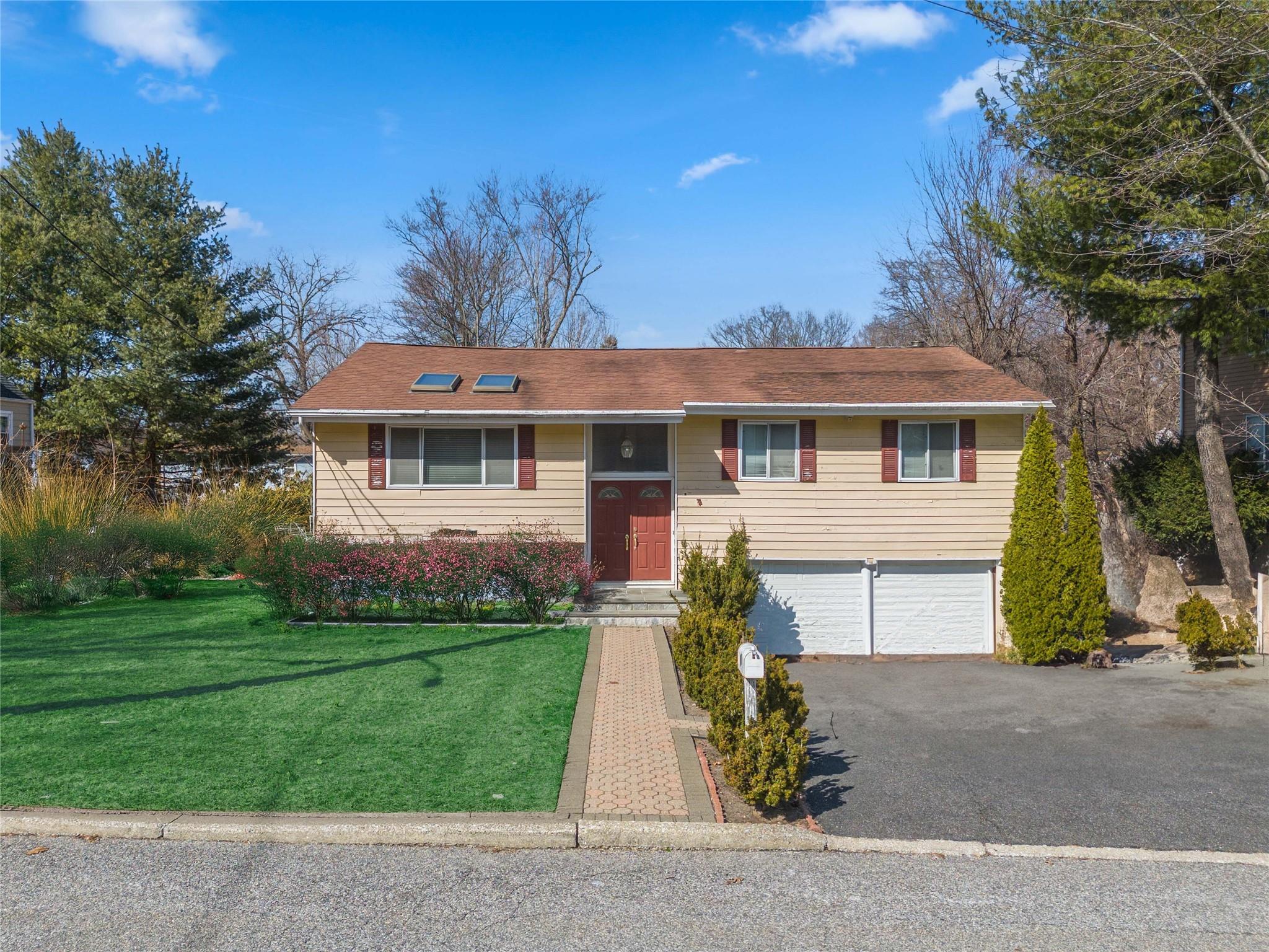 16 Stratford Road, White Plains, New York image 1