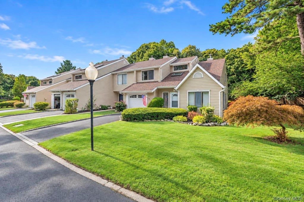 Photo of 12 Hidden Pines Way, Bohemia, NY 11716 (MLS # 1047157)
