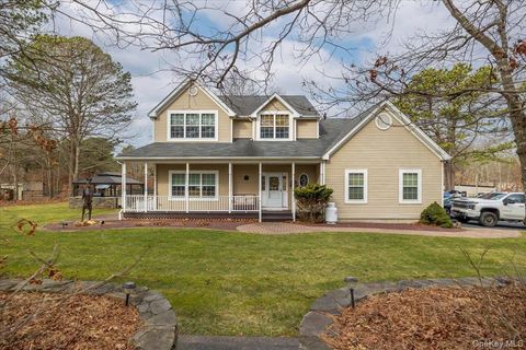 Photo of 210 Weeks Avenue, Manorville, NY 11949 (MLS # 973191)