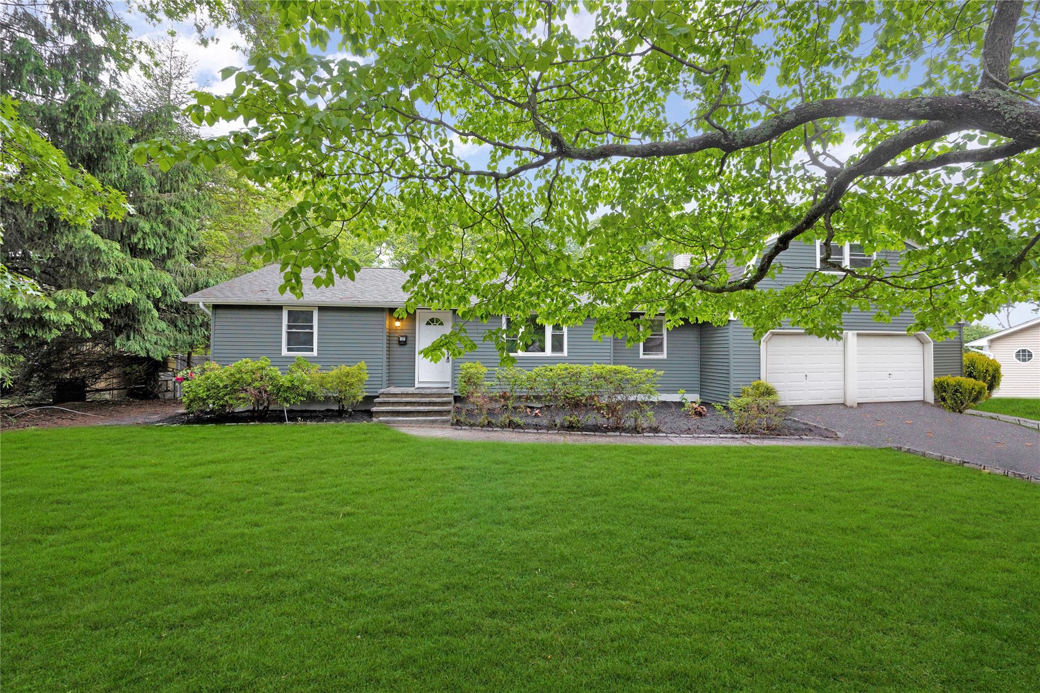 17 Lolly Lane, Centereach, New York image 1