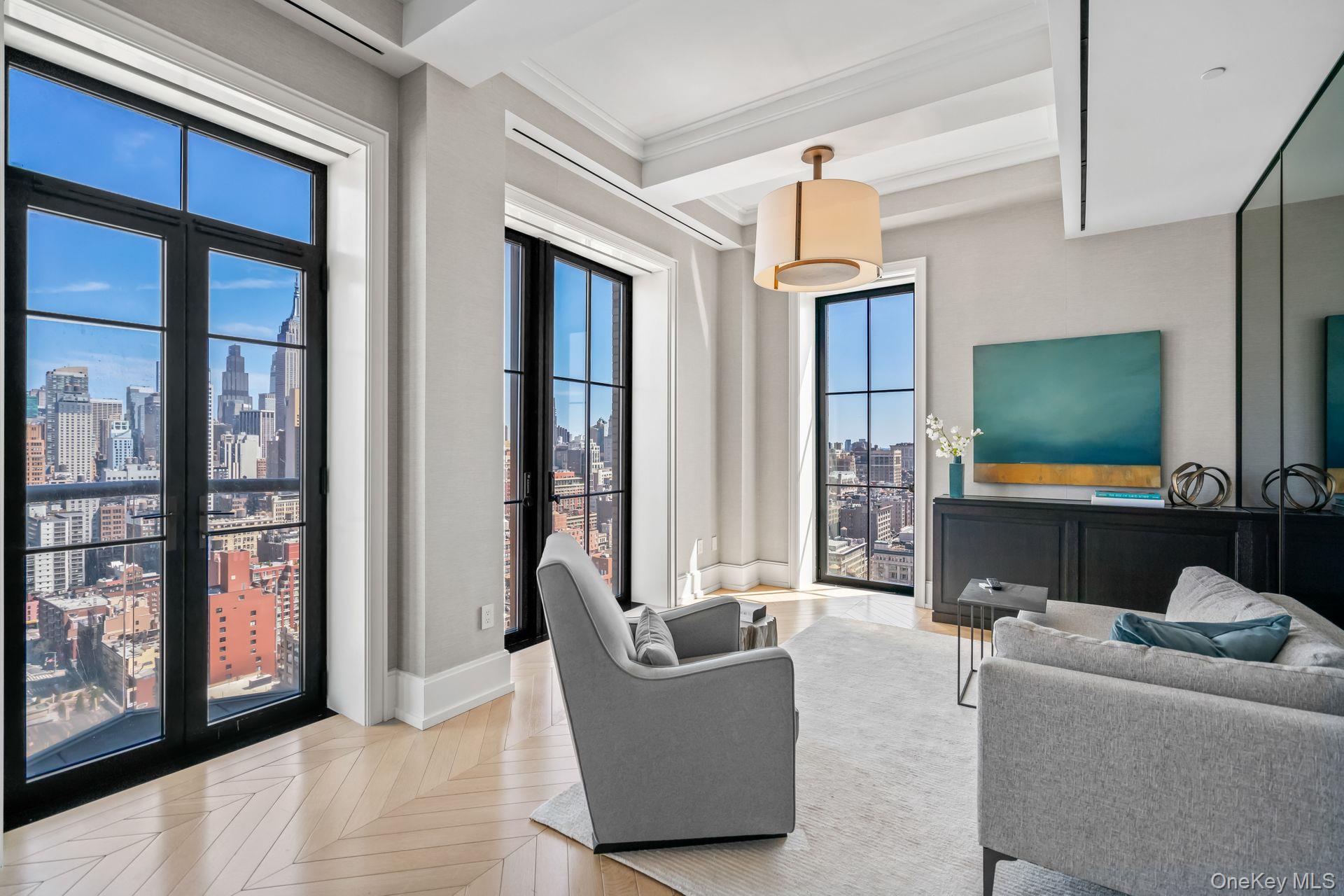 212 W 18th Street PH2