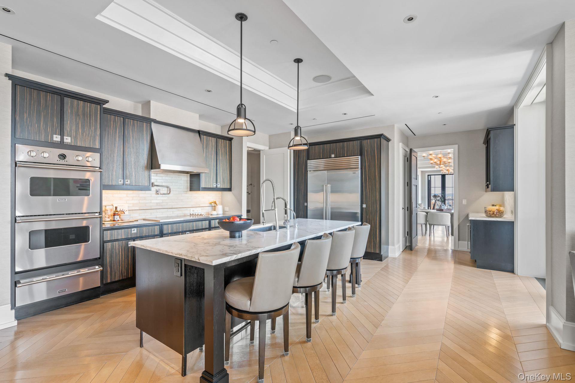 212 W 18th Street PH2