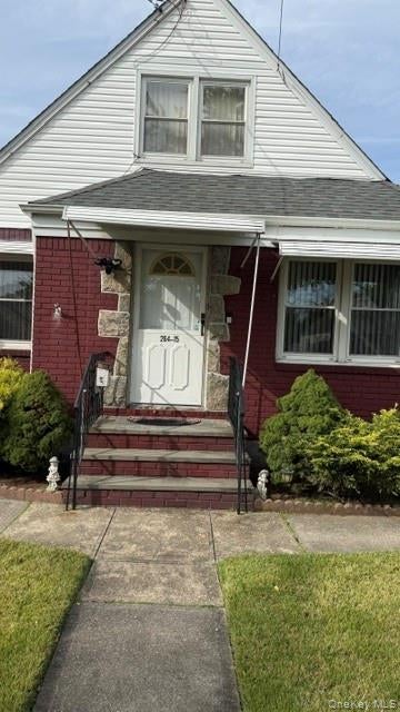 Apartment For Rent - 264-15 82nd Ave Ave #2ND FLOOR<br/> Queens County, Floral Park, NY 11004