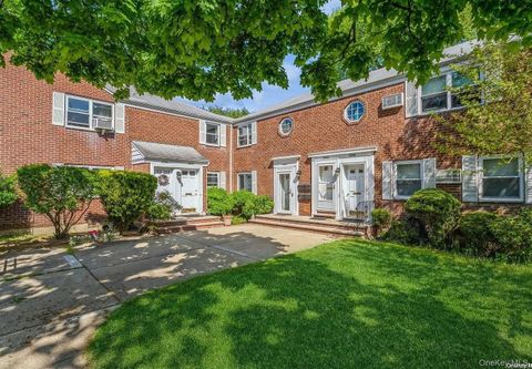 Homes For Sale - 263-33 73rd Avenue #97A72<br/> Glen Oaks, NY 11004