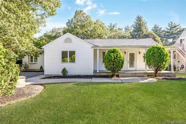 52 REXMERE AVE, FARMINGVILLE, NY 11738 - Image f8fa1f6cfceb558cc734df71b037b6f0/3062308074