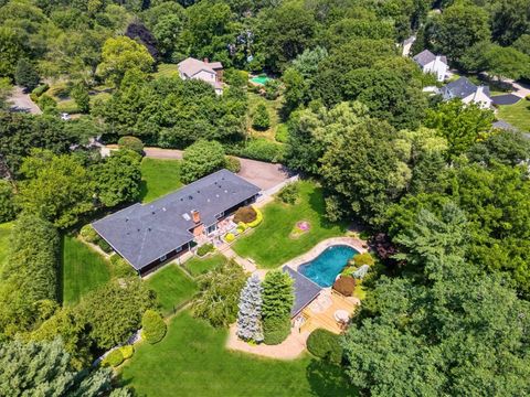 3 Squadron Court Cold Spring Harbor NY 11724