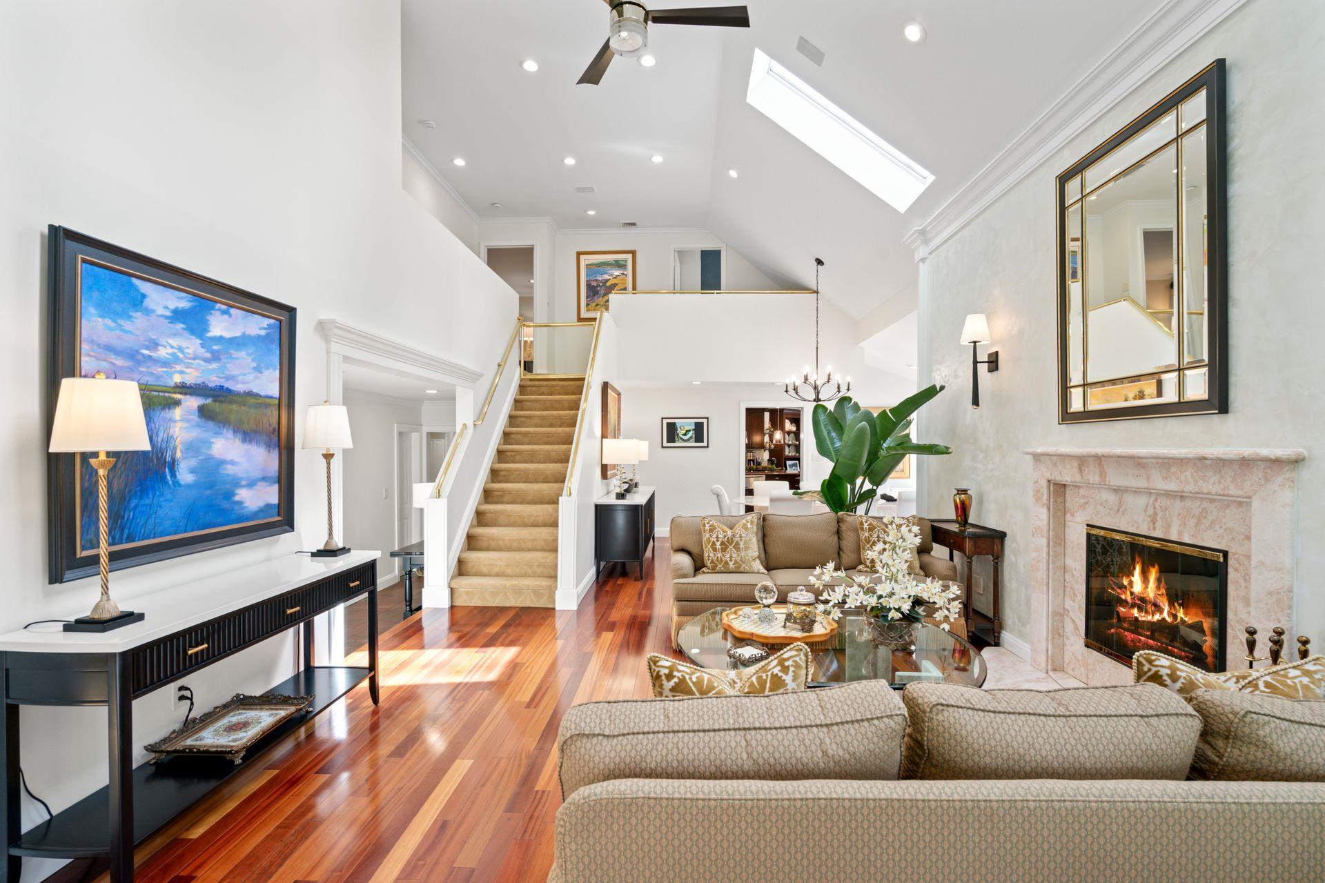 10 Redwood Drive