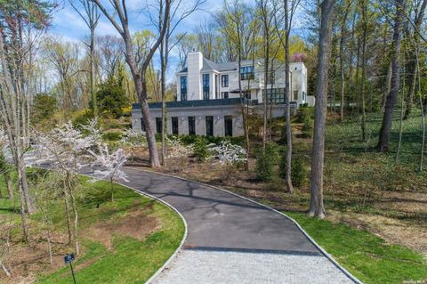 8 Frost Creek Dr Locust Valley NY 11560