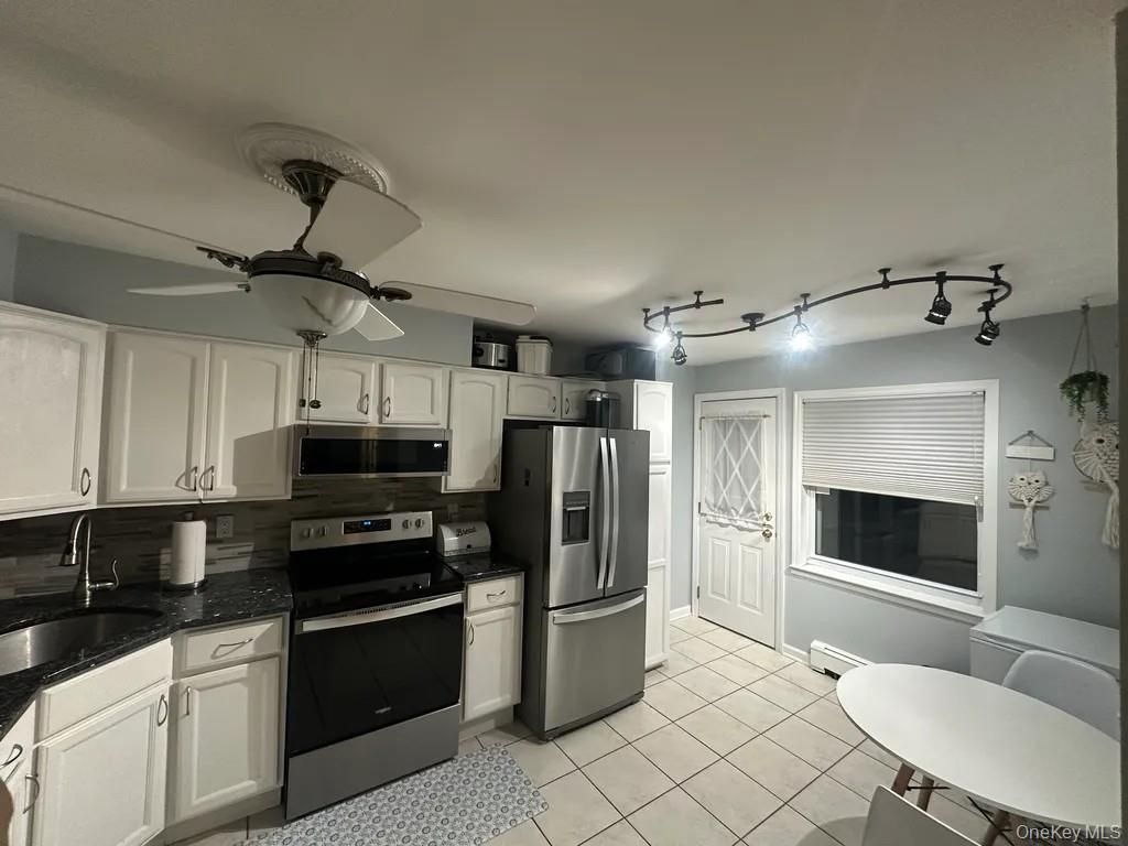 Photo of 224 Farber Drive Farber Dr #224, West Babylon, NY 11704 (MLS # 946315)