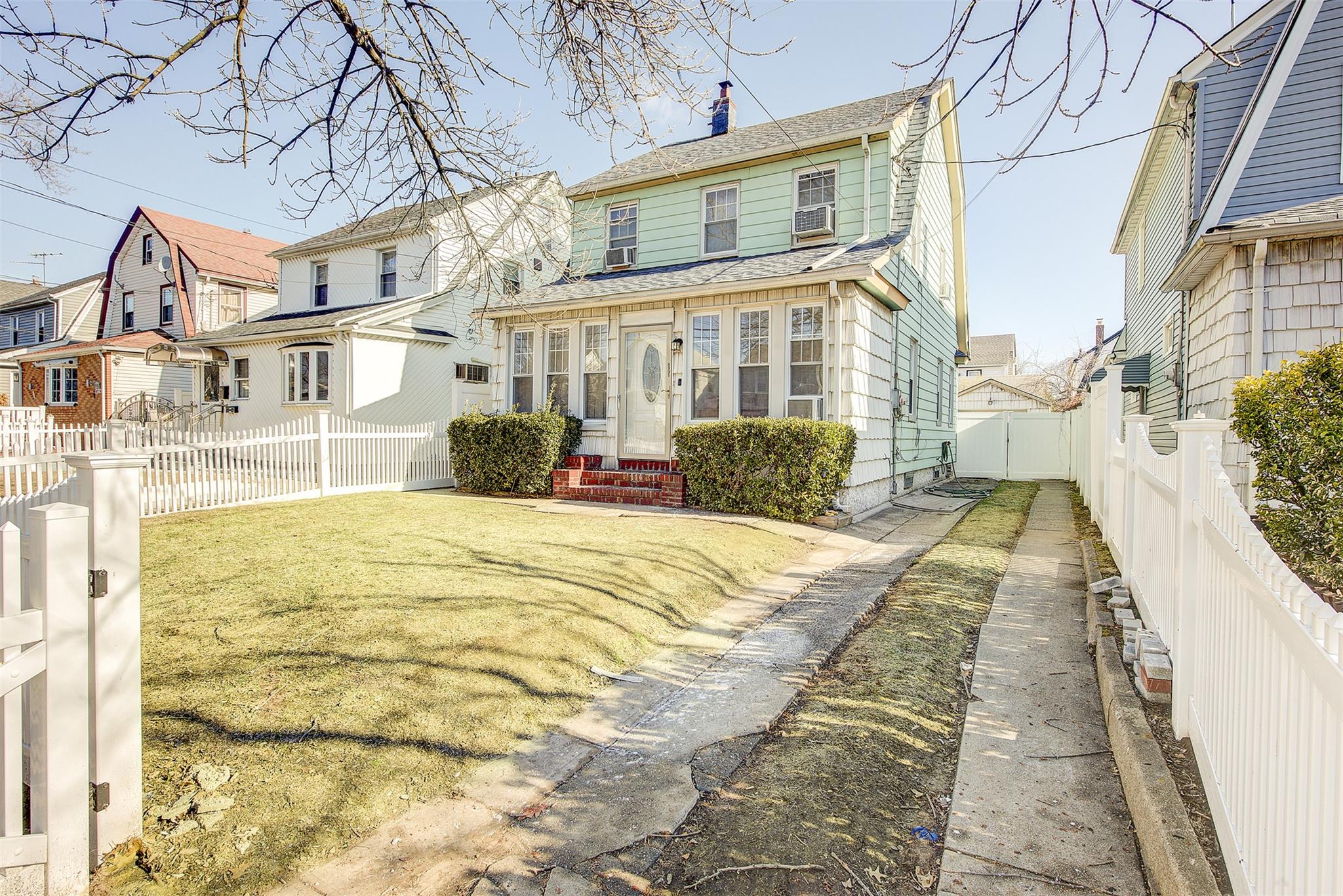 89-91 215th Place Pl, Queens Village, New York image 1