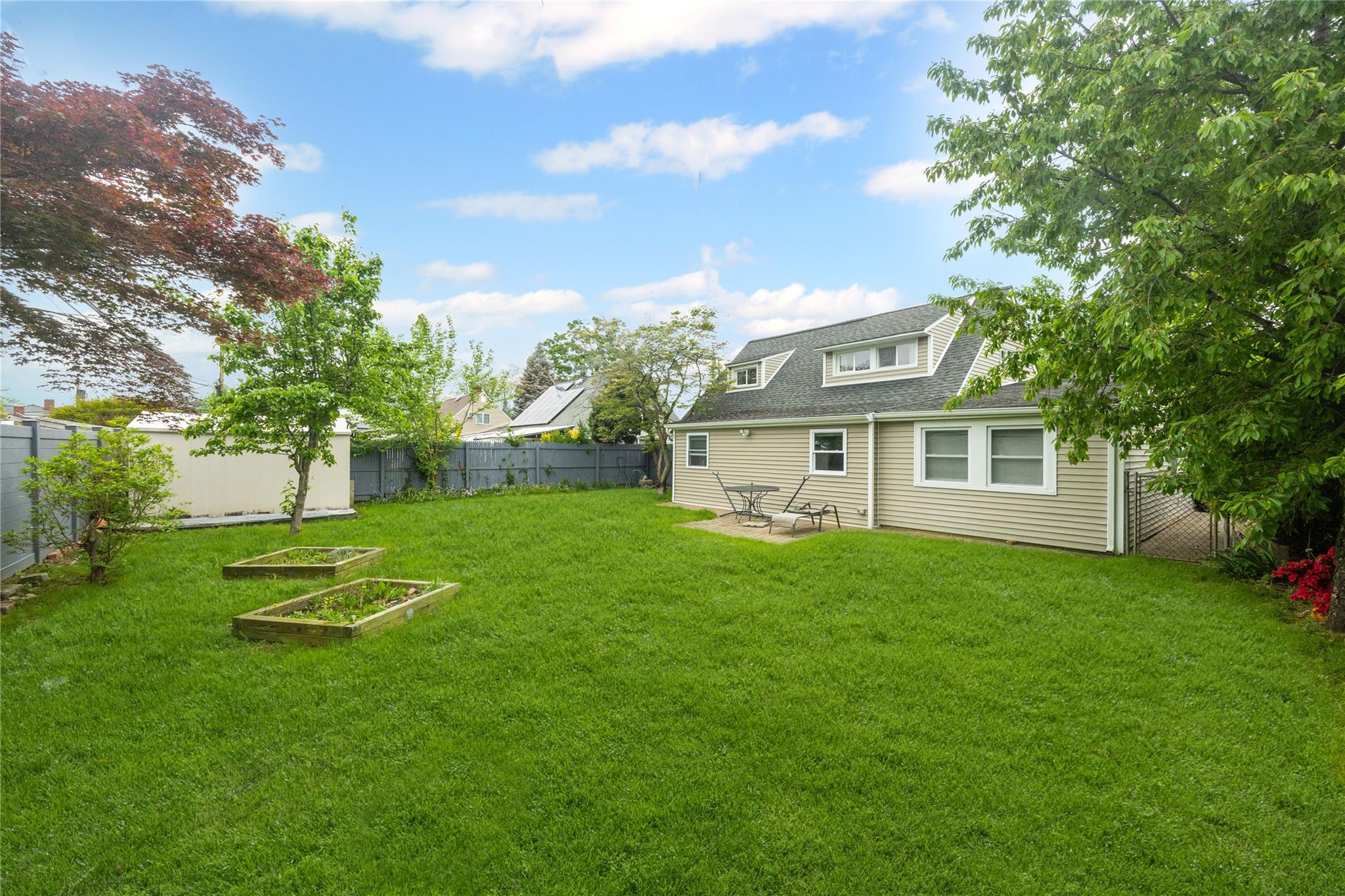 38 Pewter Lane, Hicksville, New York image 3