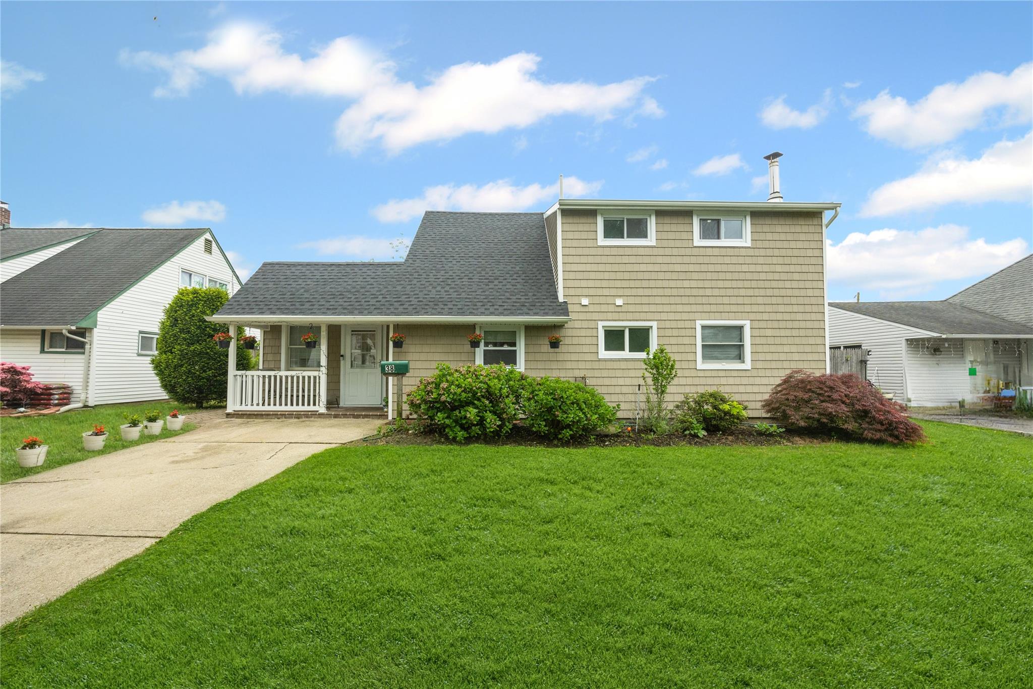 38 Pewter Lane, Hicksville, New York image 2