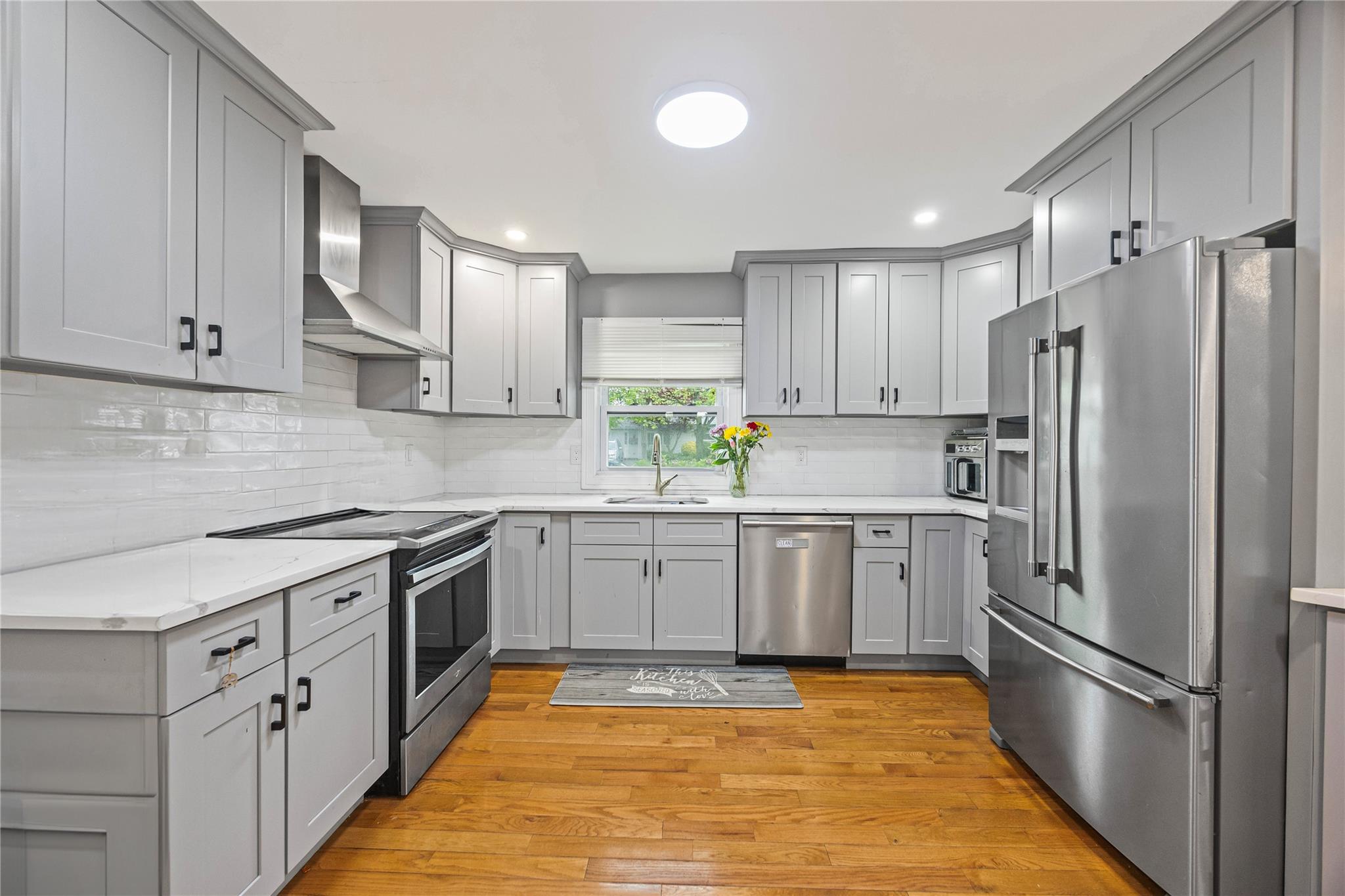 38 Pewter Lane, Hicksville, New York image 6