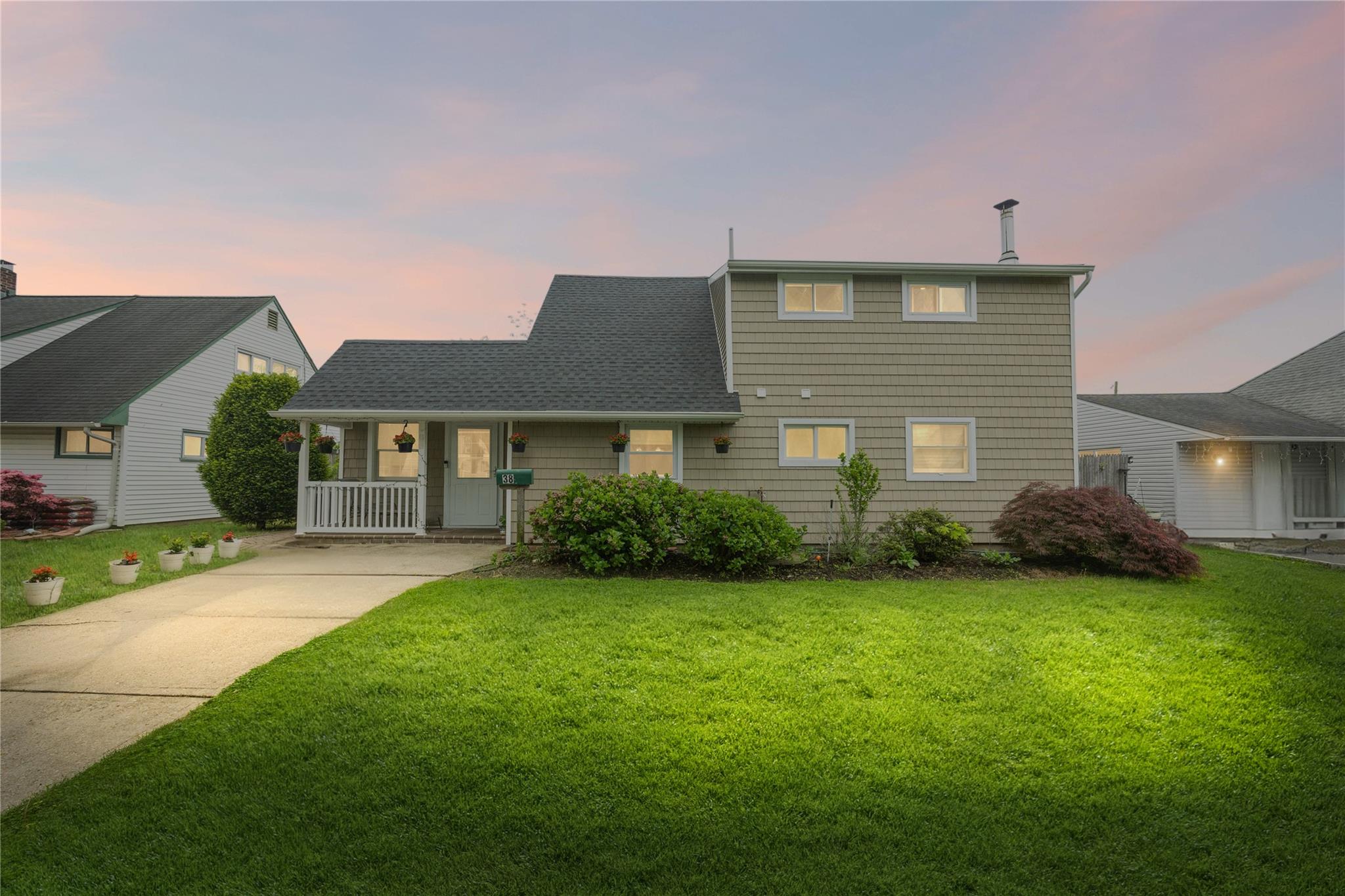 38 Pewter Lane, Hicksville, New York image 1