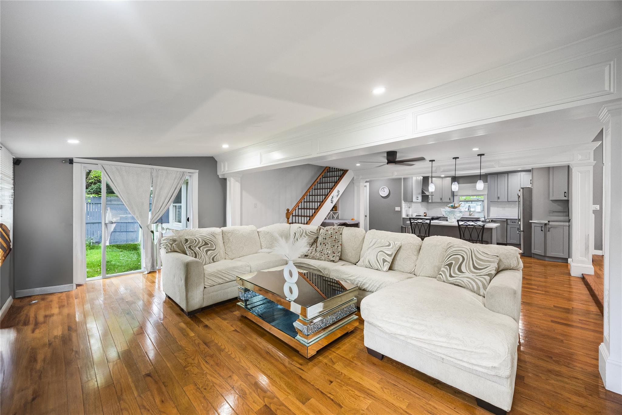 38 Pewter Lane, Hicksville, New York image 4