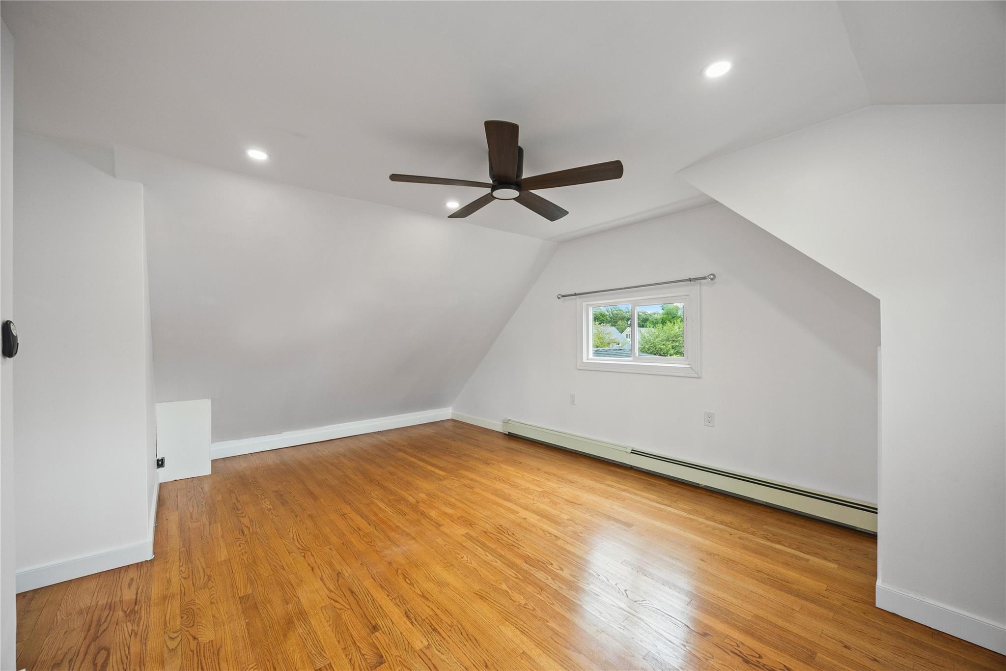 38 Pewter Lane, Hicksville, New York image 18