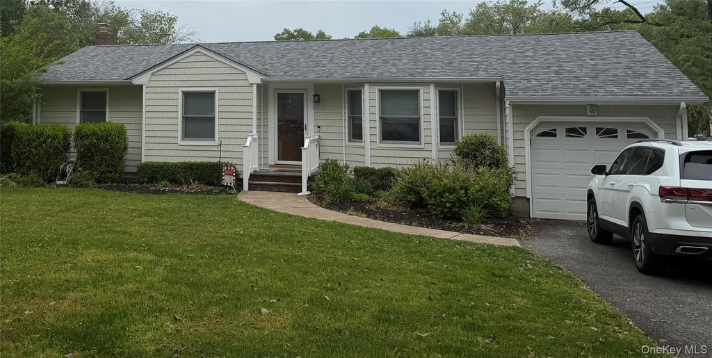 Photo of 7 Edscho Lane, Commack, NY 11725 (MLS # 1003434)