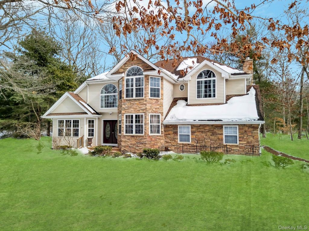 Photo of 18 Darcy Avenue, Manorville, NY 11949 (MLS # 961230)